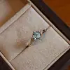 Anillo Yinyiyuan de plata de ley S925 con diamante cuadrado azul marino, femenino, lujo ligero, estilo europeo y americano, versátil para usar en capas
