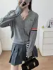 Nuevo y elegante cárdigan de punto bordado para mujer en primavera y otoño, suéter versátil de manga larga con cuello en V, top moderno con vibra de Instagram
