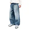 Jeans para hombre desgastados, lavados, de corte holgado y pierna recta - un pantalón largo moderno, minimalista, versátil y casual para el uso diario y para ir al trabajo