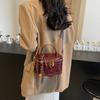 Bolso pequeño popular para mujer de este año 2024 nueva moda bolso caja portátil textura retro de alta calidad estilo extranjero bolso bandolera