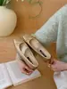 Sapatos Rasos Estilo Ballet Planos Femininos Novos da Moda Francesa de Nicho para Primavera e Outono com Laço Estilo Fada de Bico Baixo