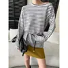 Cisnann Outono Nova Coleção Mistura de Tencel e Lã Elegante Manga Caída Ajustada Camiseta Listrada SN9231