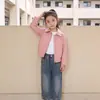 Fábrica de origen ropa exterior de primavera y otoño para niñas, chaqueta de cuero de invierno estilo motociclista para niños y niñas, chaqueta de cuero estilo 2026 nueva con cuello de solapa, MDD