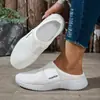 Sapatos femininos de meia-sapatilha de malha para o verão, respiráveis e confortáveis, calçados casuais slip-on com solas macias, leves e fáceis de usar, sandálias de bico fechado