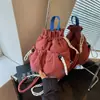Mochila de moda transfronteiriça simples e versátil, novo design de nicho para o outono de 2026, mochila de alto valor para viagens curtas