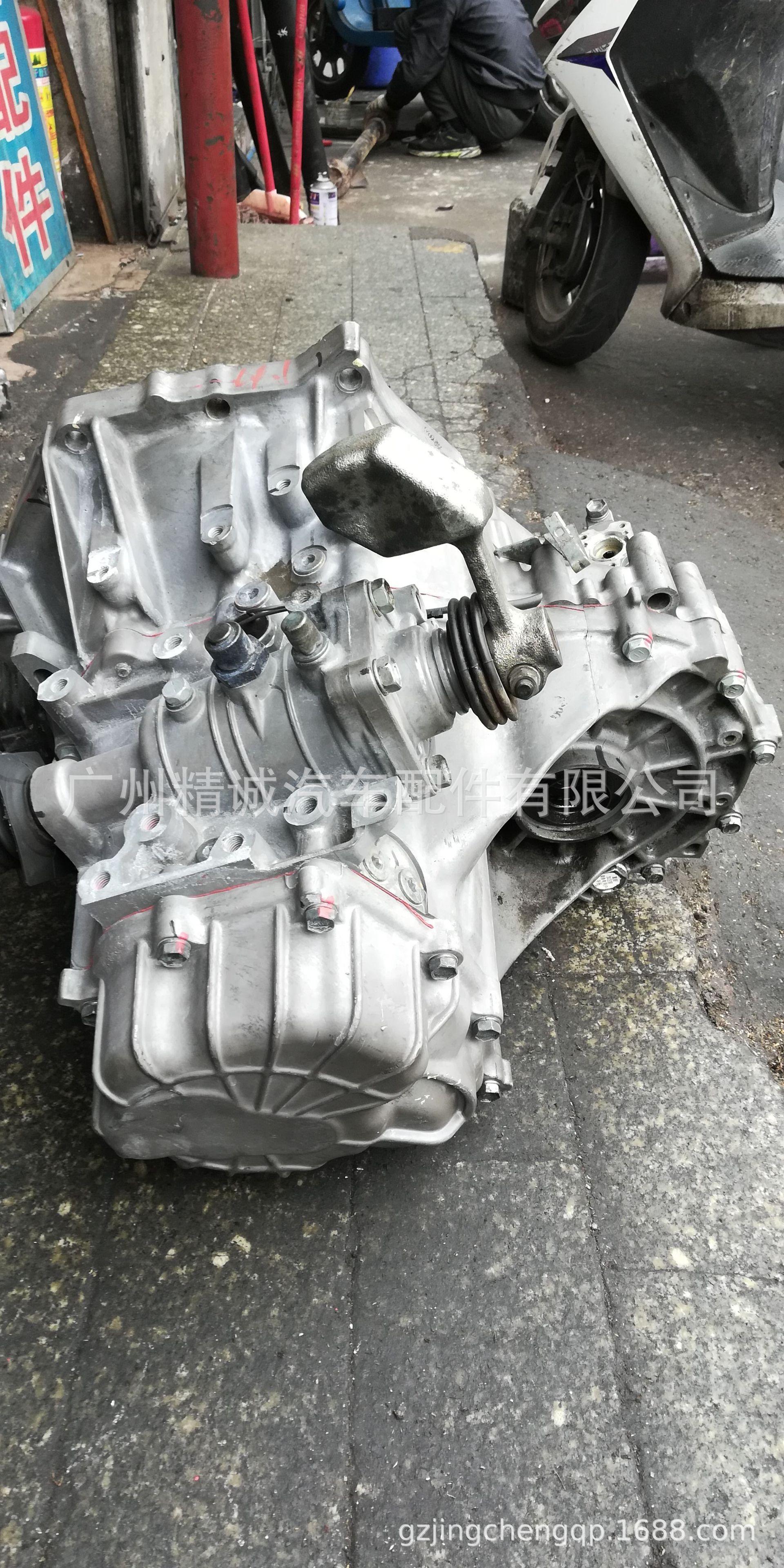 丰田卡罗拉1ZR 五速手动档变速箱1