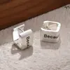 Aretes de Puño para Oreja con Letras Estilo Chica Caliente Dulce y Fresca, Modernos, Sencillos, Versátiles, Diseño de Nicho, Pendientes Únicos y Distintivos para Mujeres