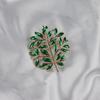 Póster antiguo europeo hoja verde hoja esmalte gota de aceite broche vintage