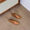 Novas botas curtas casuais de couro bovino com zíper traseiro, bico fino, estilo vintage, para outono e inverno 2024, novas para mulheres