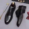 Zapatos Oxford de cuero italiano para bodas de hombre, con un diseño de tres correas, adecuados para atuendo formal, negocios y entornos profesionales.
