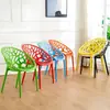 Cadeira de plástico moderna e minimalista para adultos, cadeira de jantar criativa e personalizada, cadeira preguiçosa elegante e casual com encosto para uso doméstico, cadeira de varanda
