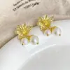 Brincos de Bolinha de Florzinhas Pequenas Estilo Francês Agulha de Prata, Brincos Dourados de Nicho Vintage, Brincos Simples de Pérola com Design Frontal e Traseiro de Luxo Leve para Mulheres