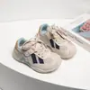 Zapatillas Deportivas Infantiles 2026 Nuevas Llegadas Primavera/Verano Unisex Moda Antideslizantes Zapatos de Entrenamiento Alemanes Niños Medianos y Grandes Malla Doble Transpirable Zapatillas de Correr