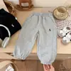 Pantalones de chándal para niños para primavera y otoño 2026, modelo nuevo, pantalones deportivos de primavera para niños, pantalones casuales holgados para niños pequeños y niños pequeños