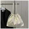 Bolso tote plisado de gran capacidad estilo coreano para mujer, nuevo bolso de hombro con cordón primavera 2025, bolso tipo cubo con cordón