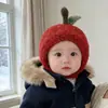 Gorro de Bebé Cálido de Moda Estilo Apple en Rojo para Año Nuevo, Gorro Unisex para Exteriores que Protege los Oídos, Imprescindible para Bebés