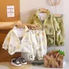 Moda Outono 2025 Elegante e Bonito para Crianças Pequenas e Médias, Conjunto Manchadinho de Manga Longa, Conjunto de Três Peças da Moda e Legal para Meninos na Primavera e Outono