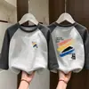 Ropa interior para niños De Rong niños otoño e invierno nueva ropa interior camiseta de manga larga empalmada cuello redondo ropa cálida de otoño top
