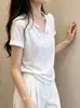 Camiseta blanca de manga corta estilo coreano, cuello en V semiabierto, para mujer, nuevo modelo de verano, corte casual holgado, top adelgazante A13258