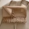 Bufanda de Lana Doble Cara Otoño e Invierno para Mujer Color Sólido Borla Calentador de Cuello Cálido Versátil Tacto de Alta Gama Chal Venta al por Mayor Transfronteriza