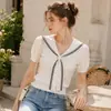 Venta al por mayor de pequeñas cantidades de tops de punto blancos, sencillos y versátiles para primavera y verano, con cuello de chal y manga corta