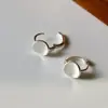 Brincos de Argola Redondos Foscos com Textura Escovada Geométrica para Mulheres Pequenos Brincos de Argola Novos da Moda INS para o Início da Primavera