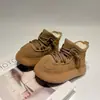 Botas de Neve Infantis 2026 Estilo Novo de Inverno Forradas com Lã Acolchoadas Botas de Algodão Antiderrapantes Quentes Botas Curtas Versáteis Sapatos de Algodão com Sola Grossa