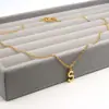Moda europea y americana 26 letras collar de acero inoxidable oro plata cadena de clavícula de lujo ligero joyería de acero de titanio venta al por mayor