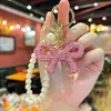 Llavero Creativo y de Moda con Lazo de Cinta Adornado con Pedrería y Cadena de Perlas Estilo Coreano Inspirado en Chanel para Bolsos de Mujer