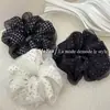 Goma para el pelo de malla de lunares de doble capa para coleta para mujer con un tacto de alta gama, Elegante accesorio para moño de pata de gallo