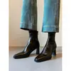 Primeiro Encontro Botas Slim de Salto Grosso Retrô Francesas Sazonais para Mulheres 2026 Novo Outono/Inverno Pretas Silenciosas de Salto Alto para o Dia a Dia Botas de Cano Curto
