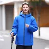 Venta al por mayor de chaquetas de esquí, ropa de trabajo personalizada, tres en uno desmontable, chaquetas impermeables de otoño e invierno, uniformes escolares
