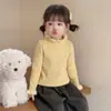 Suéter Feminino Estilo Coreano Cor Sólida com Acabamento de Babados Outono/Inverno 2026 Nova Chegada Moda Infantil Malha Grossa para Menina
