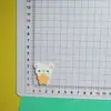 Nuevos accesorios acrílicos de Rilakkuma sosteniendo estrellas al por mayor para manualidades con pegamento de crema, zuecos y materiales para cables de datos