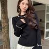 Camiseta de punto negra para mujer, manga larga, con cuentas en el hombro derecho, para primavera y otoño, de alta gama, corte slim, manga acampanada, top interior moderno