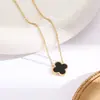 Pulsera Popular Transfronteriza de Trébol de Cuatro Hojas de Titanio Acero Oro Doble Cara Madre Perla Moda Europea y Americana Nuevo Estilo Versátil