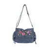 Bolsa bordada floral, versátil para el uso diario, con un look sofisticado y vintage, hecha de mezclilla desgastada, estilo casual, y con múltiples compartimentos.; una bolsa cruzada