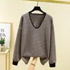 Nova blusa de moletom feminina de manga comprida para outono e inverno feita de veludo alemão, solta e casual, gola V espessa, top quente, camisa base versátil tipo pulôver