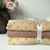 Conjunto de quatro peças em gaze de grau A, seguro para bebês, com uma gaze dupla camada aerada, ultrassuave e com design estampado