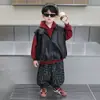 Conjunto de Primavera para Niños 2026 Nuevo Ropa Infantil Genial y Elegante Sudadera de Manga Larga Estilo Otoño Chaqueta de Cuero para Niños Chaleco Conjunto de Tres Piezas