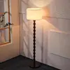 Objeto inusual lámpara de pie de hierro simple sala de estar dormitorio mesita de noche lámpara de mesa de pie iluminación decorativa tela