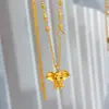 Colar de elefante auspicioso com orelhas grandes no mesmo estilo de influenciador do Little Red Book, luxo leve com sensação de alta qualidade, acessórios vintage retrô em ouro de areia atacado