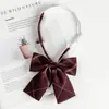 Colección de Pajaritas RayadasPajarita JK Sin Corbata Plana con Plumas Estilo Japonés Camisa de Uniforme Escolar Estilo Estudiante