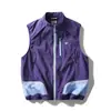 Chaleco de otoño para hombres y mujeres, adecuado para ciclismo y senderismo al aire libre, de secado rápido, transpirable, resistente al agua, y combinado con pantalones de trabajo para un atuendo deportivo.