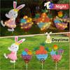 Tarjeta de tierra de Pascua con cadena de luces, conejo, huevo, zanahoria, tablero hueco, accesorios de decoración para fiestas en el patio al aire libre
