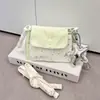 Bolso de mano de tres capas con estampado de estrellas altamente atractivo y gran capacidad, adecuado para maquillaje, cámaras instantáneas y teléfonos móviles