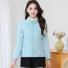 Otoño e Invierno 2025 Nueva Chaqueta Casual Corta para Mujer con Cuello Alto Ligera Cálida Chaqueta Pequeña de Algodón Ligera Venta al por Mayor