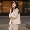 Peça Externa Versátil e Rejuvenescedora em Pequeno Estilo Chanel, Moda de Inverno e Elegante Jaqueta Colete de Pelúcia Imitando Lã de Cordeiro