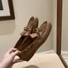 Mocassins britânicos de couro de cavalo lavados, mesmo estilo da Mãe Uva, para mulheres, com laço, sapatos versáteis para dirigir, sola plana, sapatos únicos, sapatos pequenos de couro