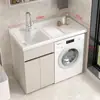 Gabinete de lavandería para balcón de aluminio tipo panal con lavadora integrada, incluyendo una tabla de lavar y un fregadero de piedra de cuarzo artificial con una barrera de agua